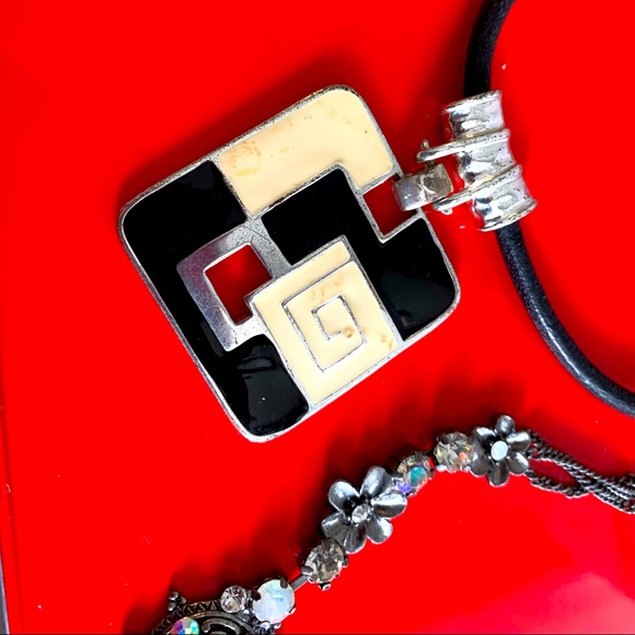 Necklaces! Bundle deal, 5 for one price! - Picture 4 of 8